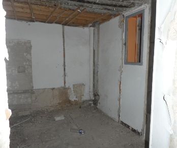 Petite pièce brute en chantier