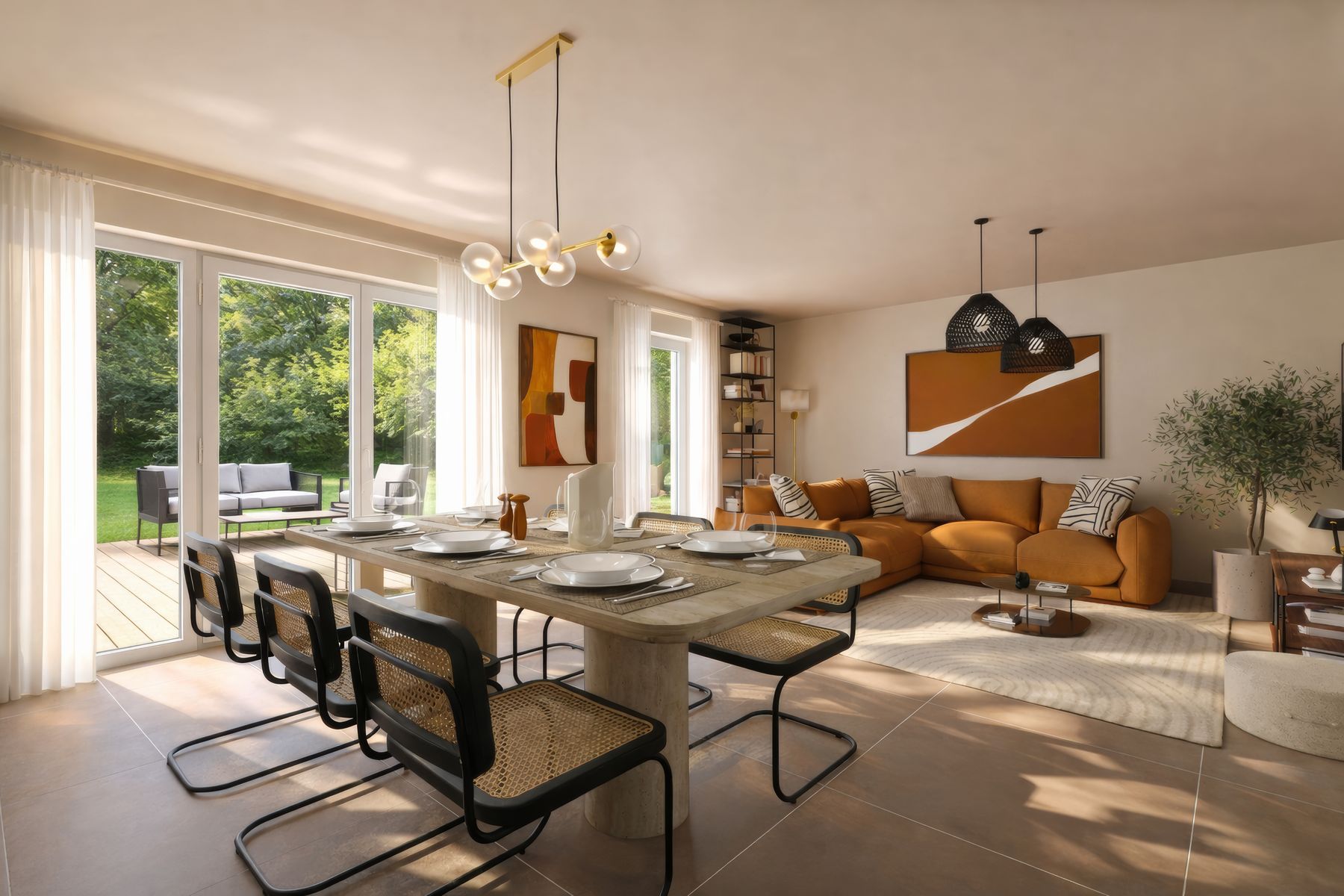 Séjour traversant, table pour huit et salon orange ouvert sur le jardin