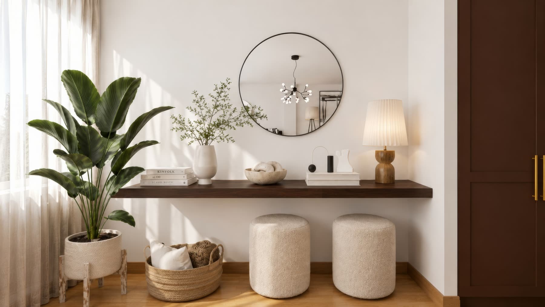 Console en noyer, miroir rond et poufs