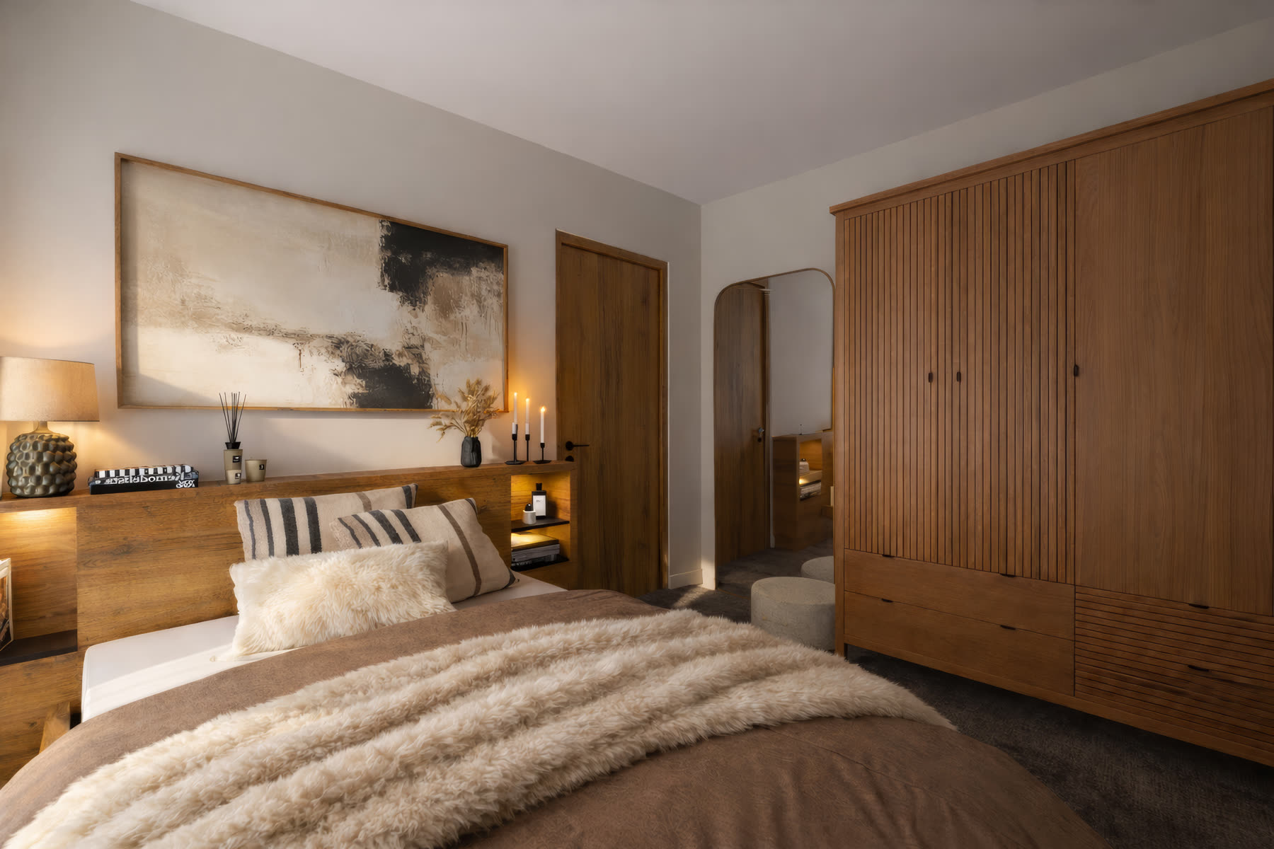 Chambre noyer et grande armoire cannelée