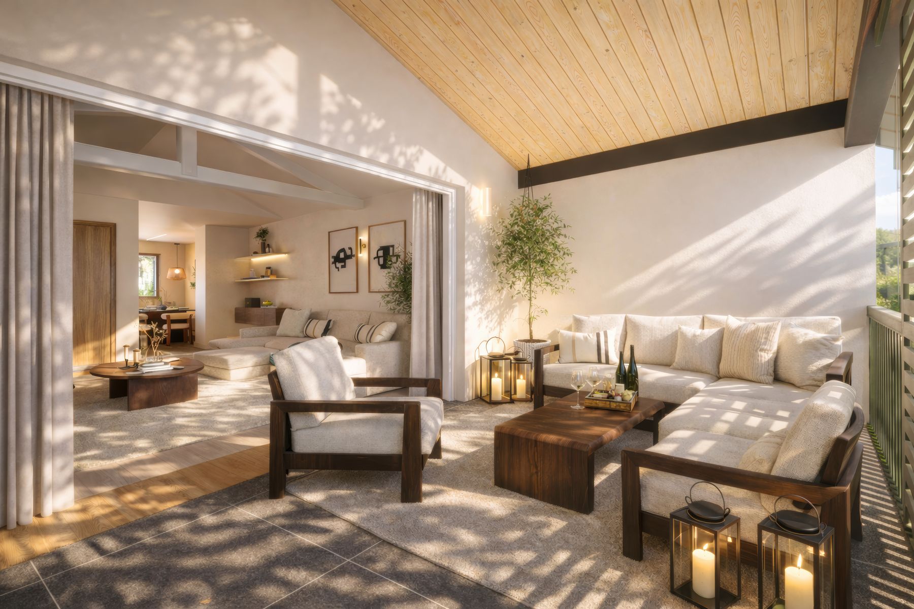 Terrasse couverte au coucher du soleil : salon extérieur, lanternes, séjour ouvert en arrière-plan